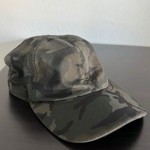 Lululemon lightweight camo hat
